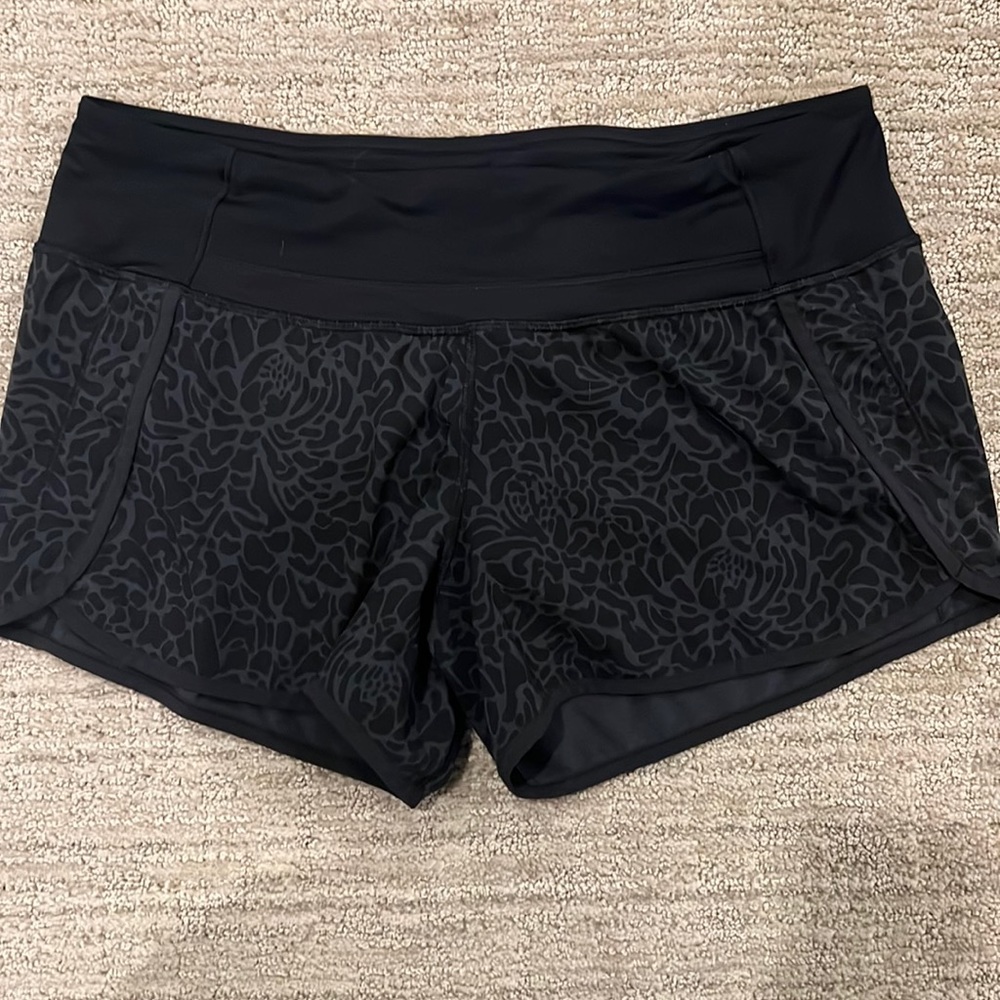 Rare Run Times 4” Lululemon shorts - Size 8